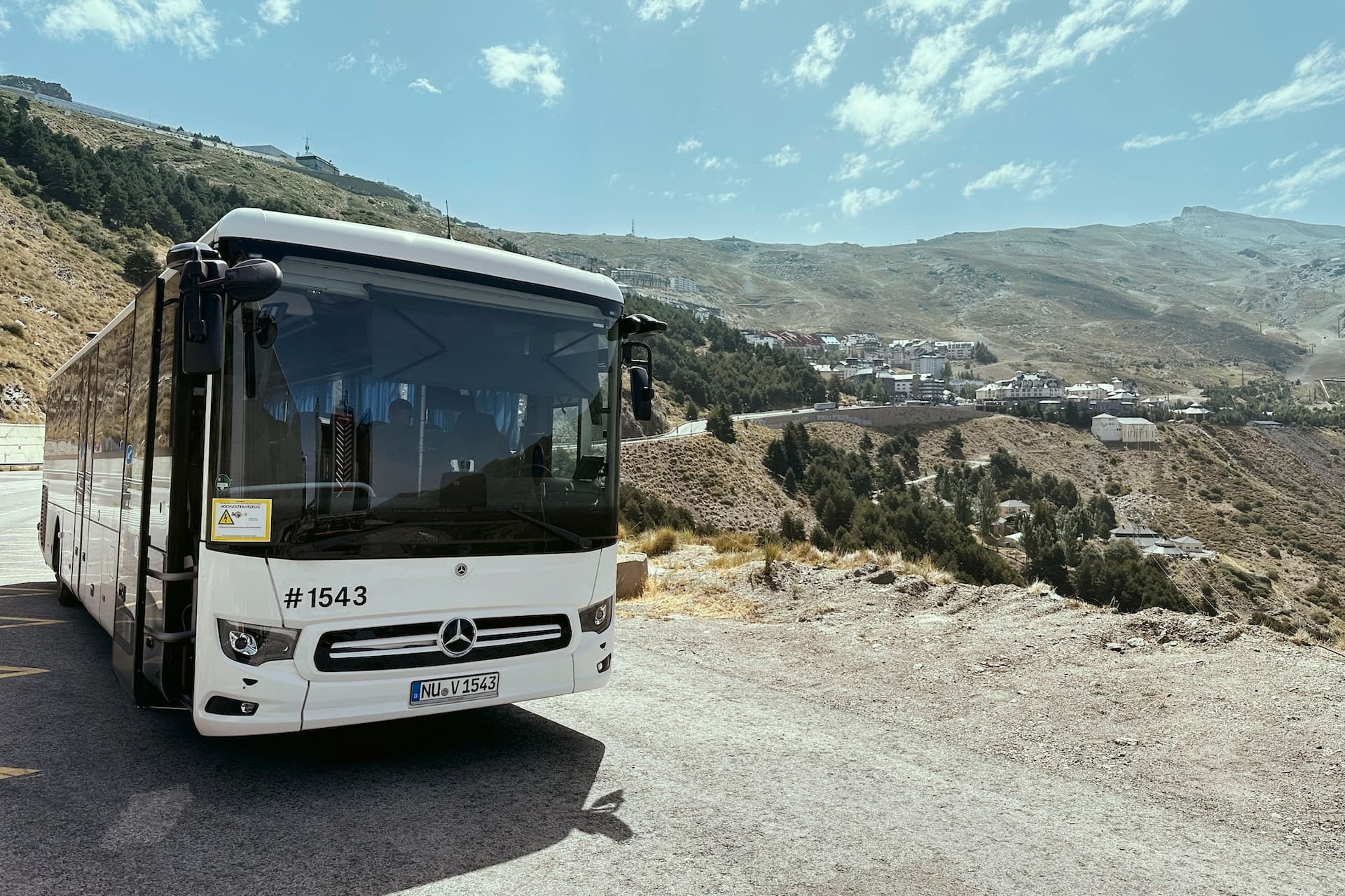 Cover Image for Mercedes-Benz eIntouro: Elektrobus überzeugt beim Sommertest