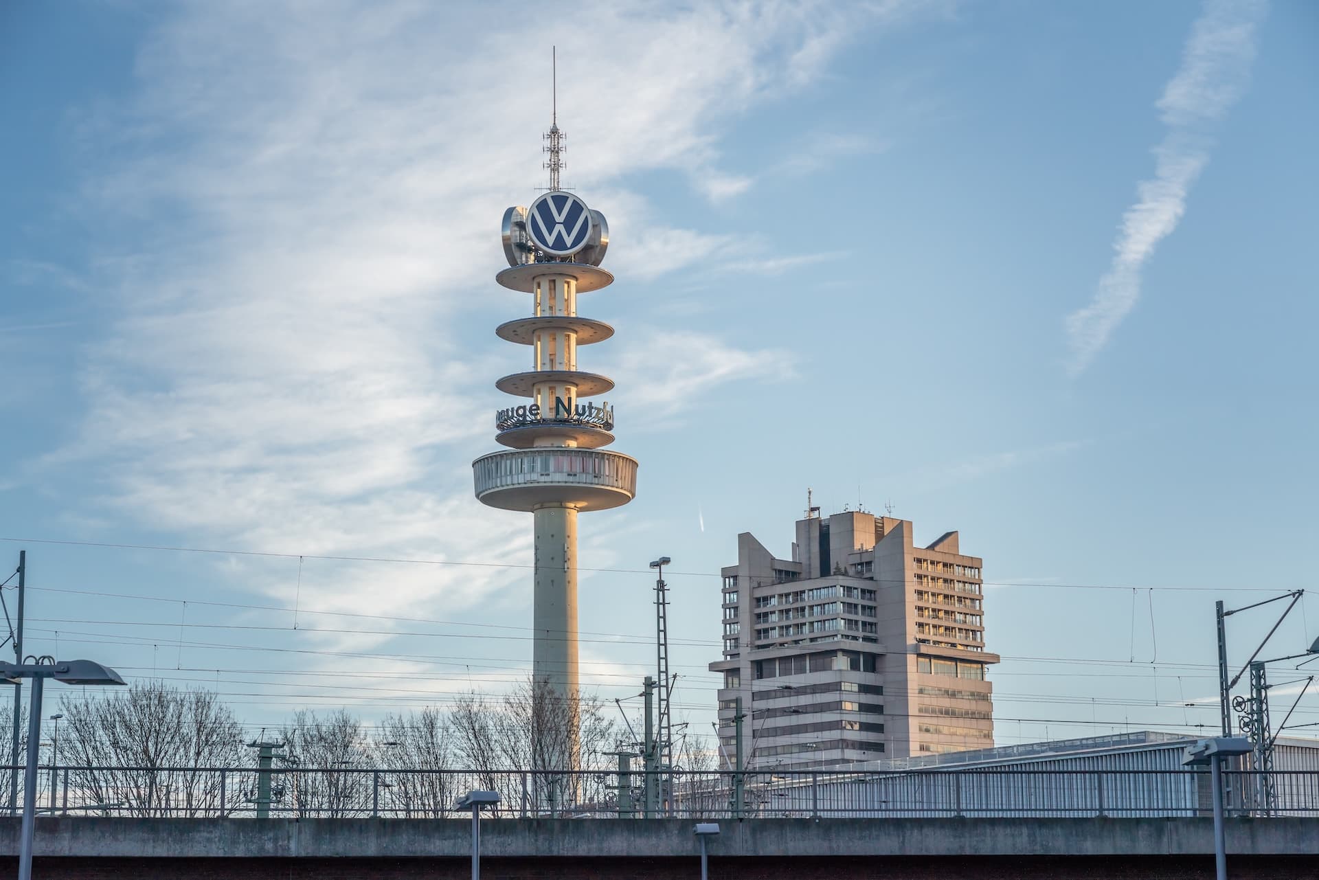 Cover Image for Volkswagen: Produktion in Hannover steht eine Woche still