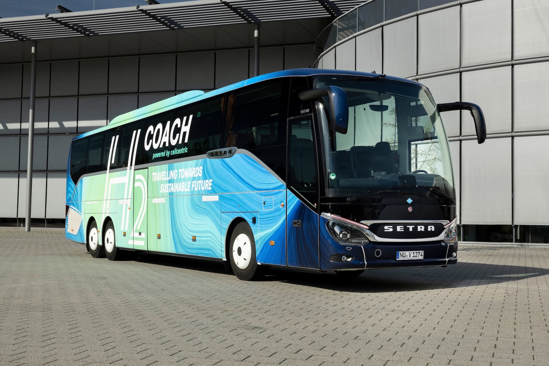 Cover Image for Daimler testet Wasserstoff-Reisebus H₂ Coach von Setra