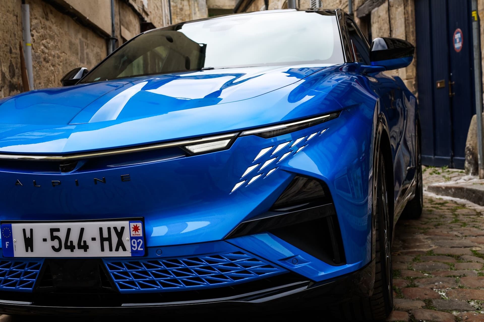 Cover Image for Alpine 390 GTS: Blaue Banane im Doppelpack