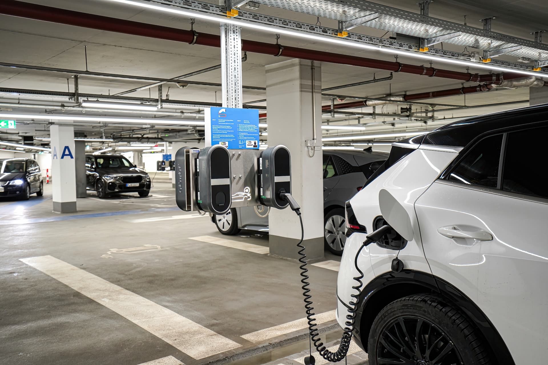 Cover Image for Reev startet flexiblen Stromtarif für die E-Mobilität