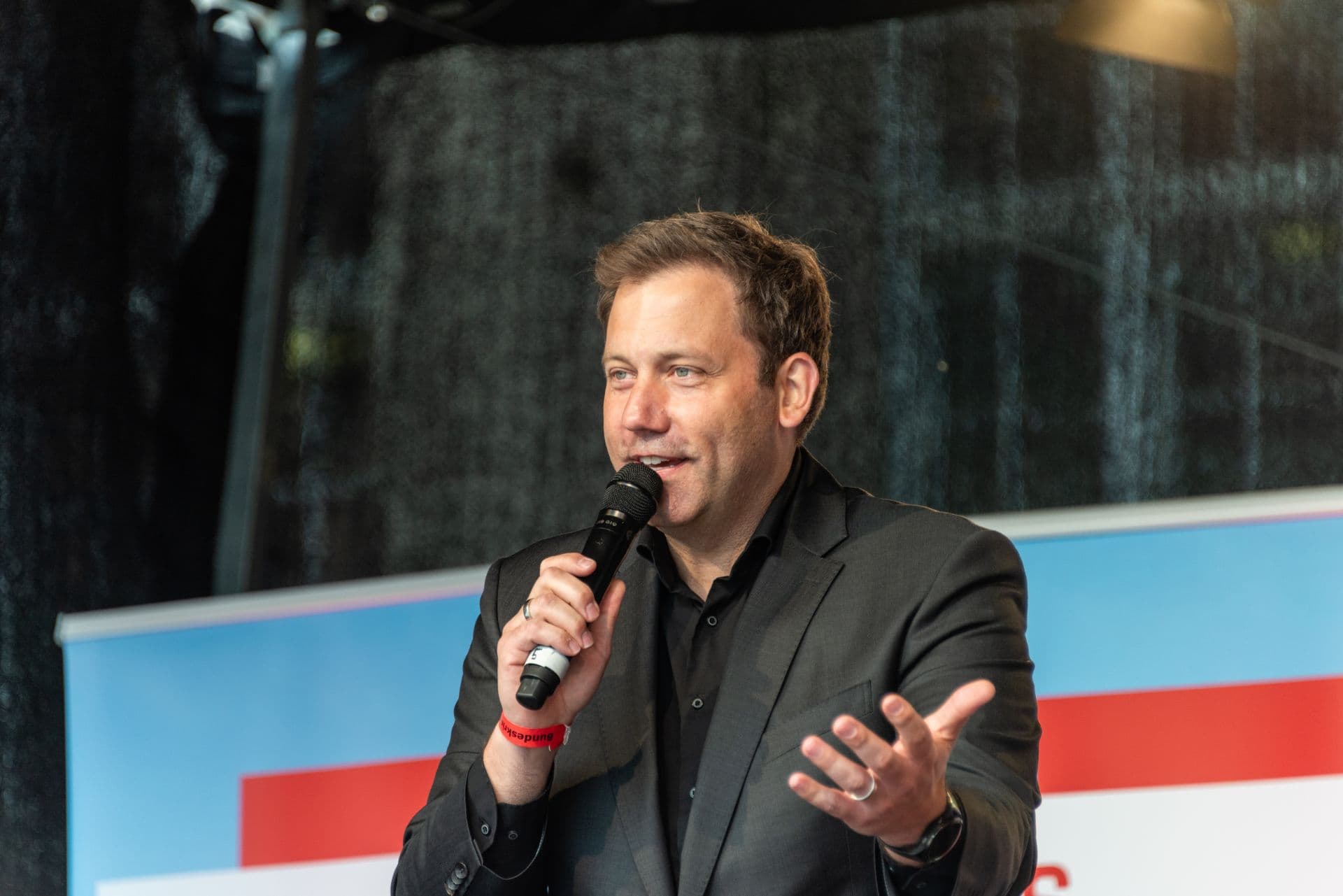 Cover Image for SPD: Steuerfreiheit für E-Autos soll bis 2035 gelten