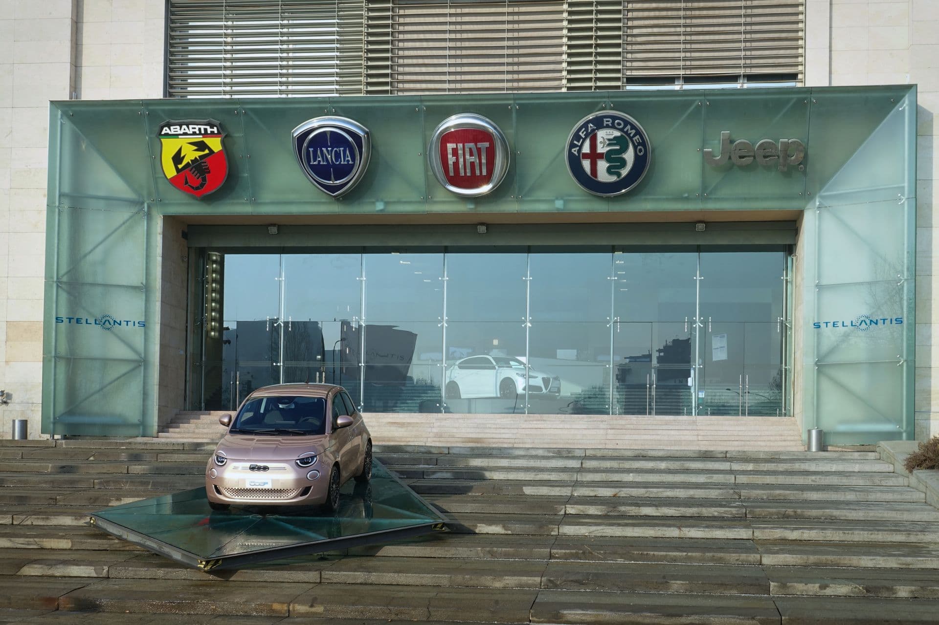 Cover Image for Stellantis mit Umsatzsprung und Expansionsplänen