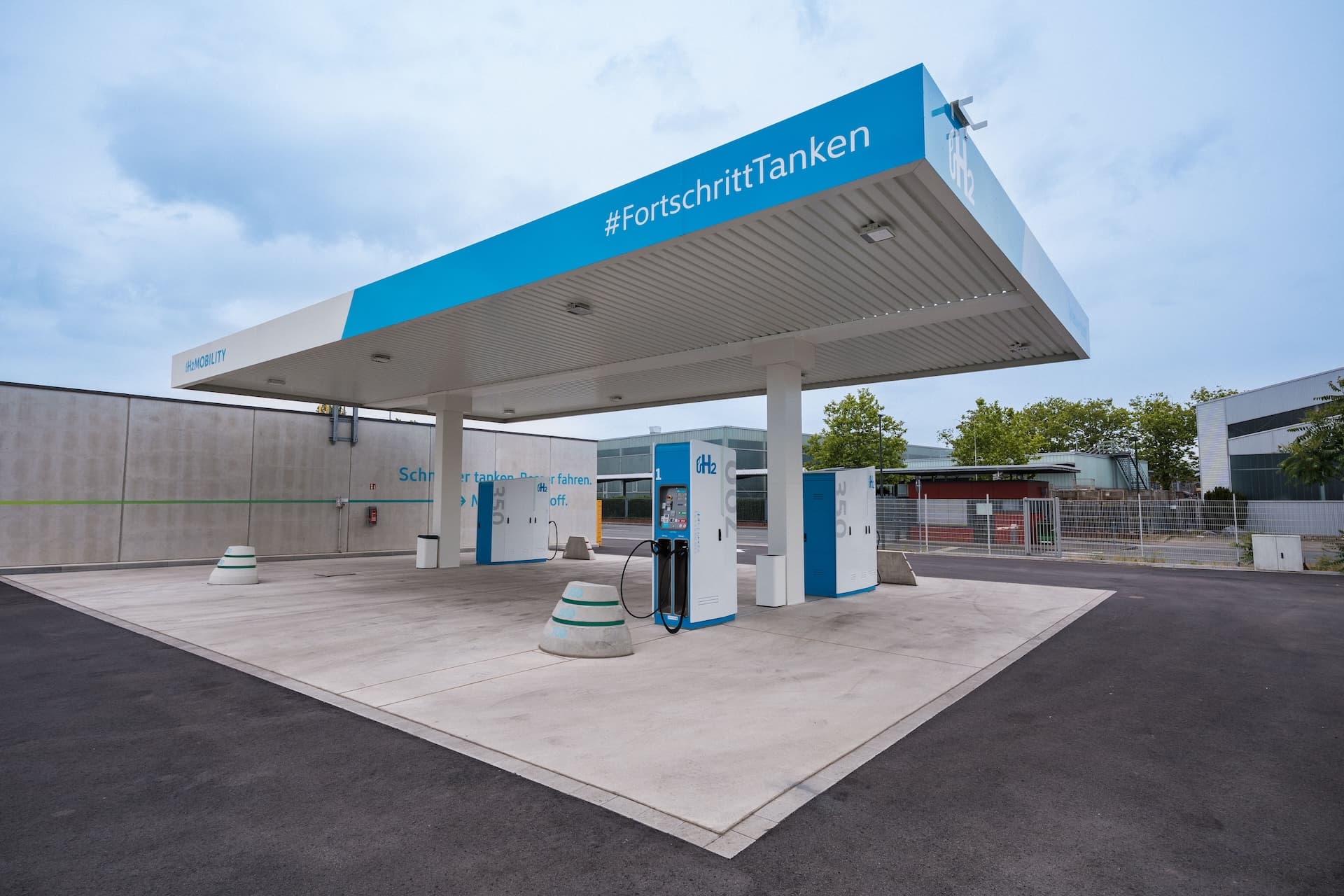 Cover Image for Neue Wasserstoff-Allianz will Tankstellen-Ausbau vorantreiben