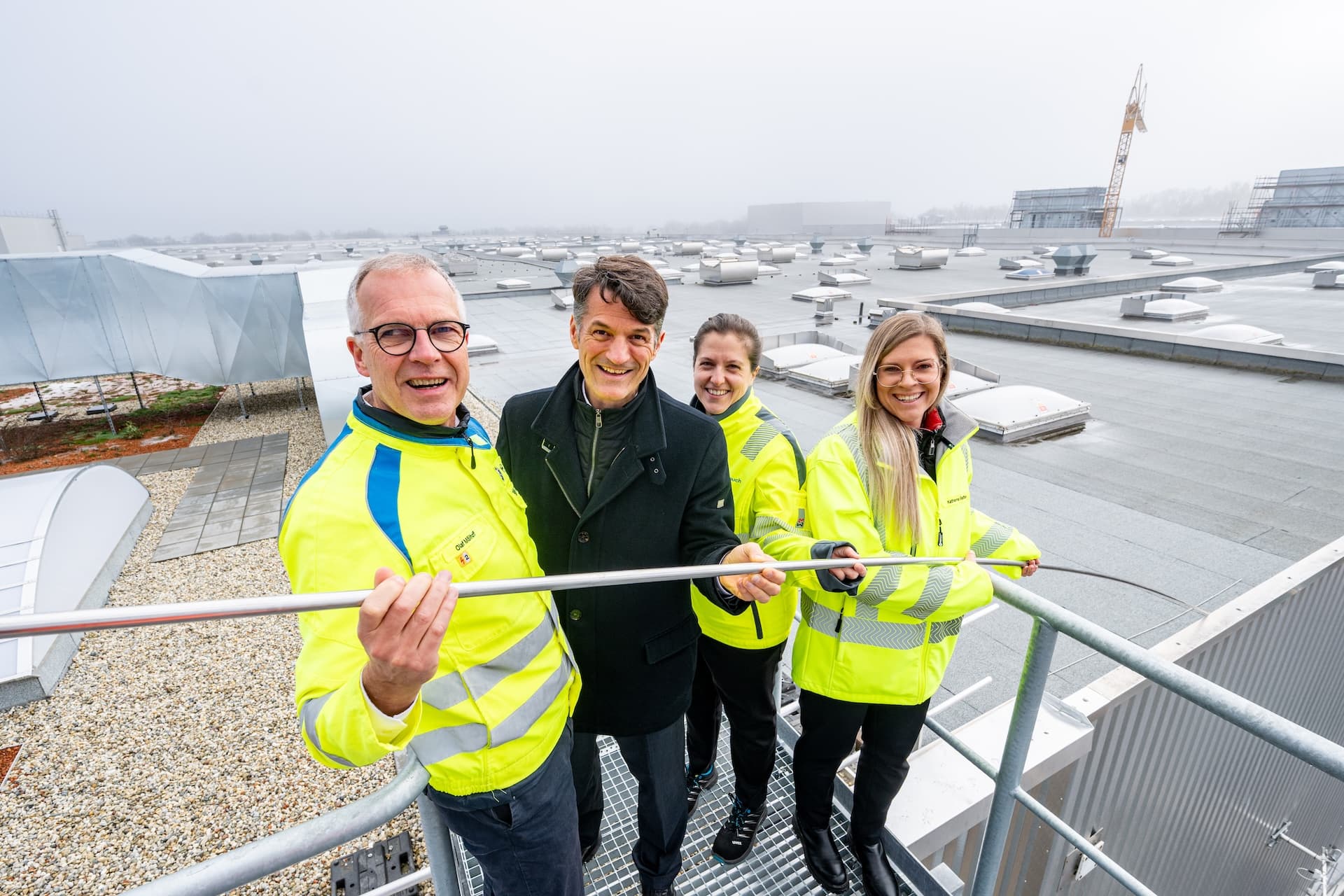 Cover Image for BMW stellt Regensburger Werkslogistik von Batterie auf Wasserstoff um