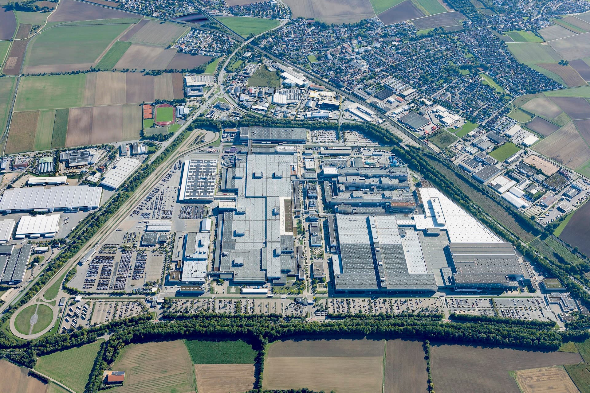 BMW bereitet sein Rekord-Werk Regensburg für die Neue Klasse vor