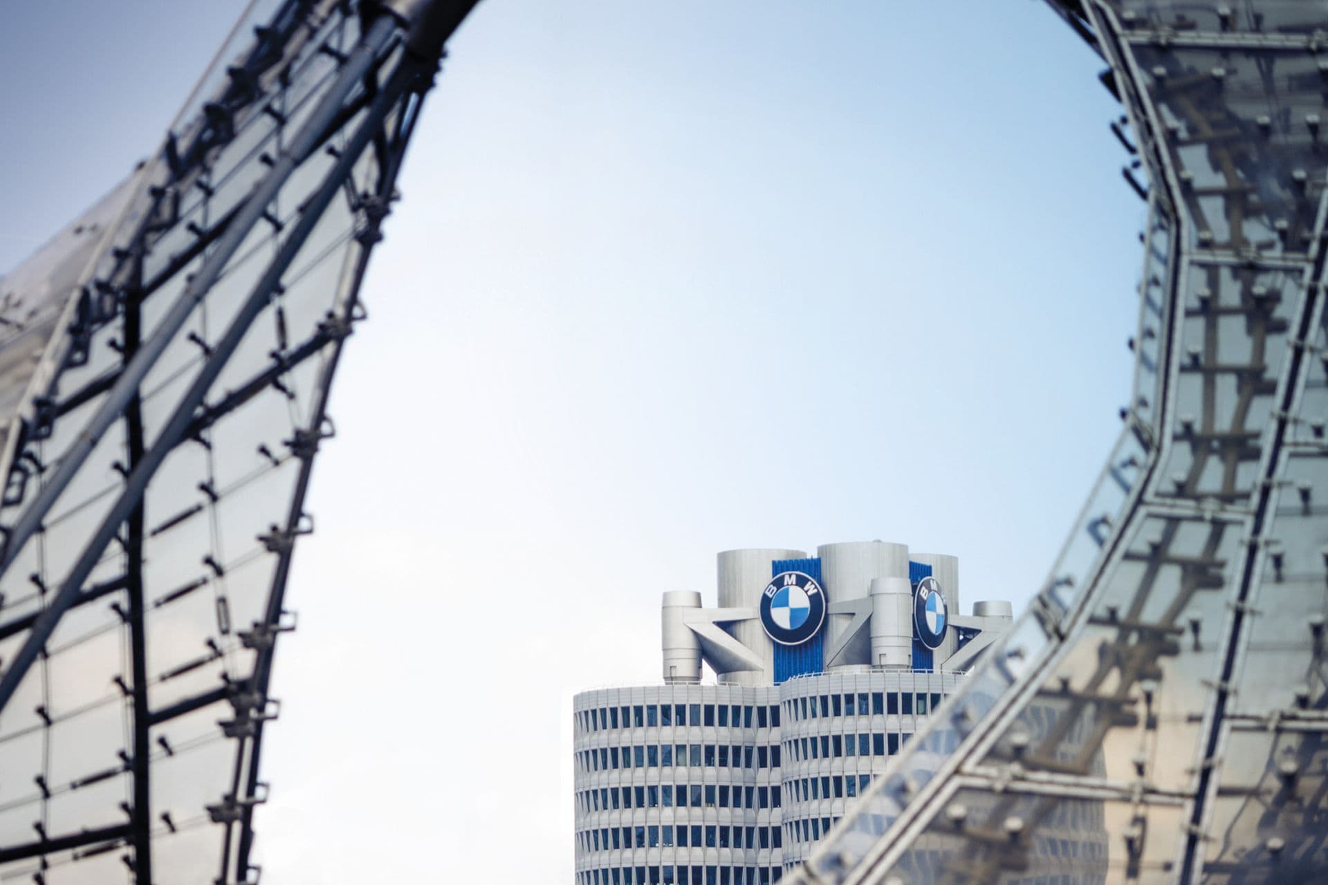 Cover Image for BMW legt neues CO2e-Ziel für 2035 fest