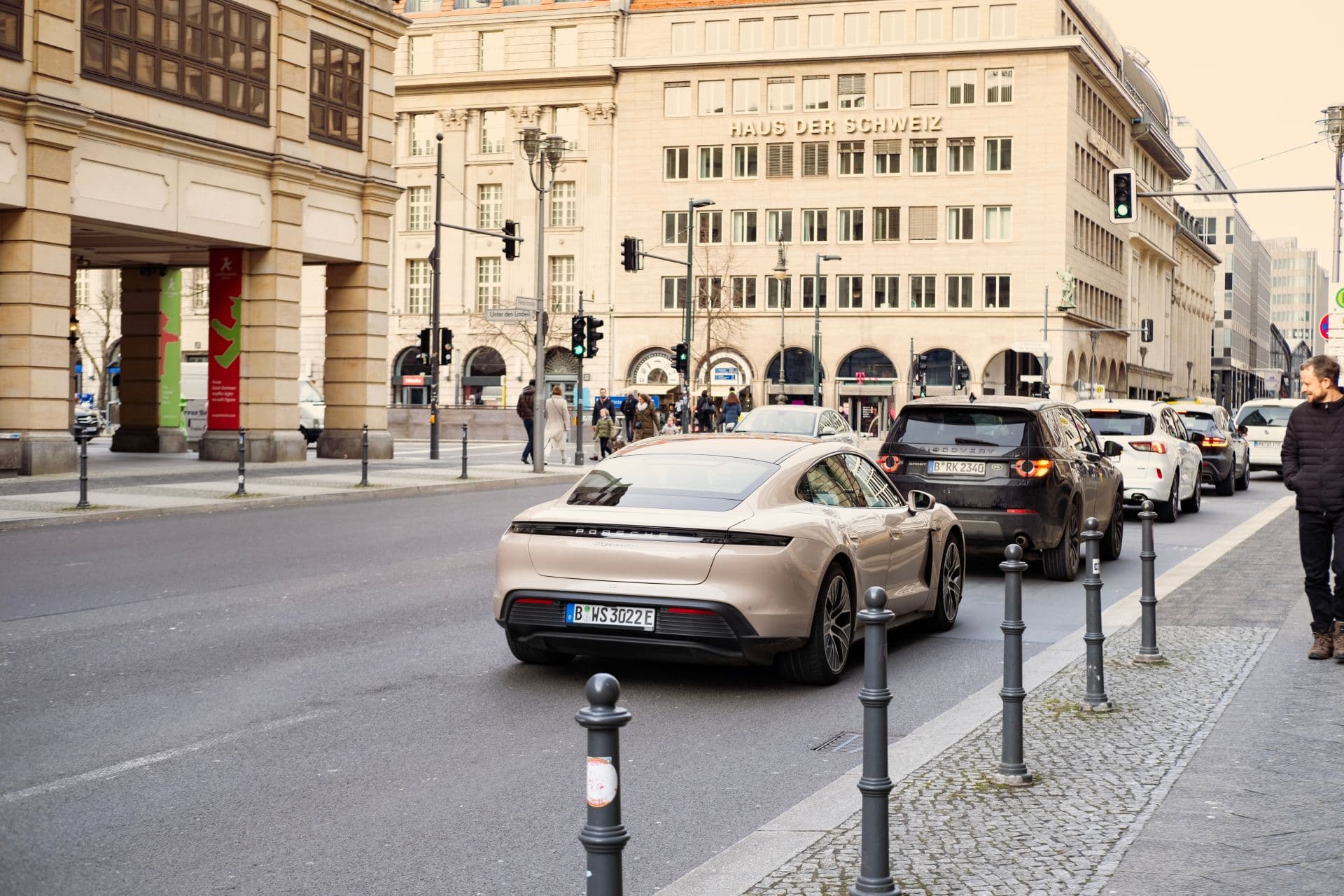 Cover Image for Deutschland steuert auf 600.000 E-Autos im Jahr 2025 zu