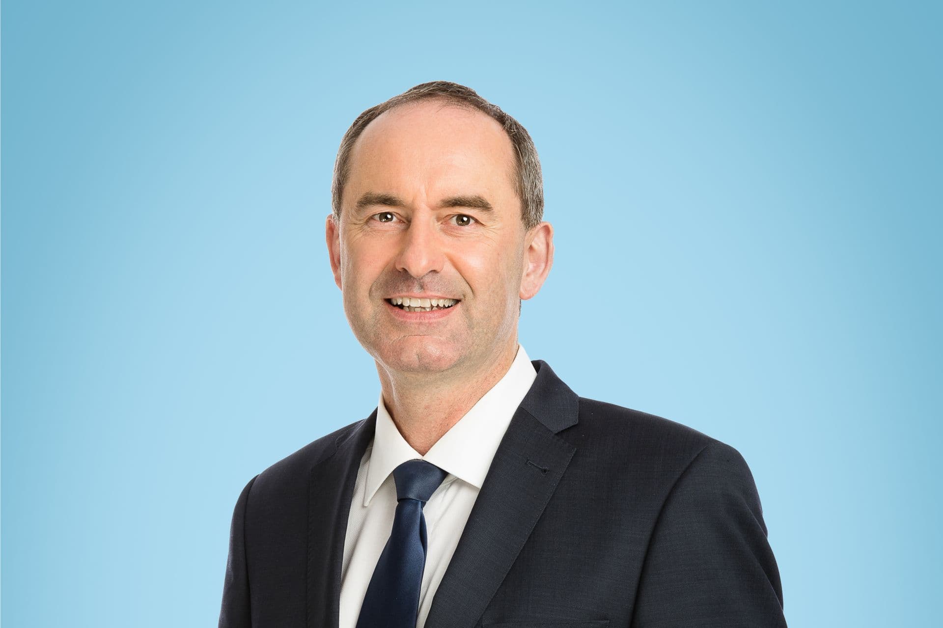 Cover Image for Wie Aiwanger Chancen der E-Mobilität konsequent übersieht