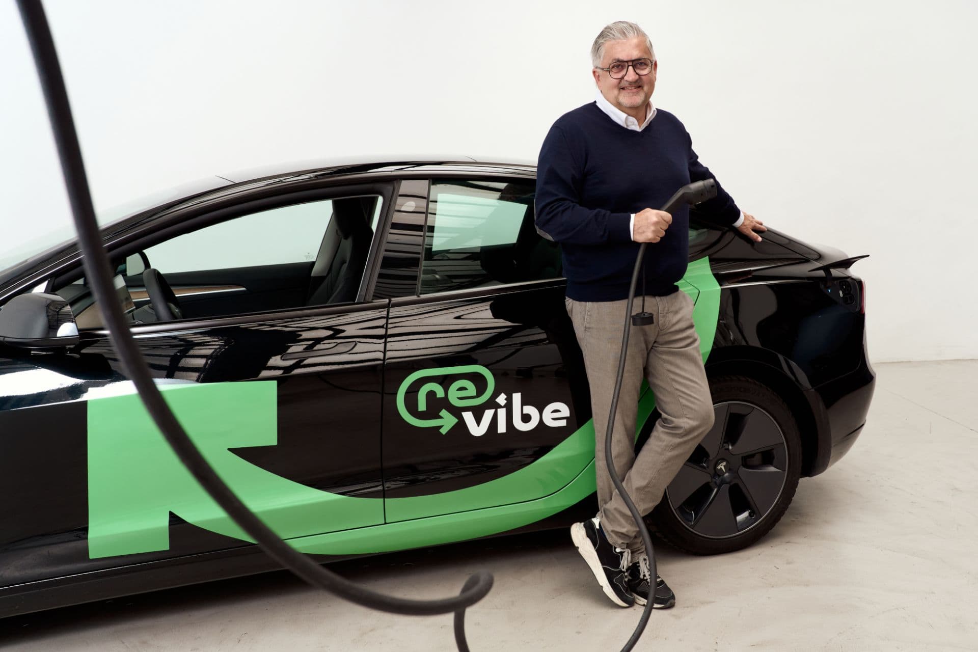 Cover Image for Vibe Revibe macht E-Autos günstig und nachhaltig