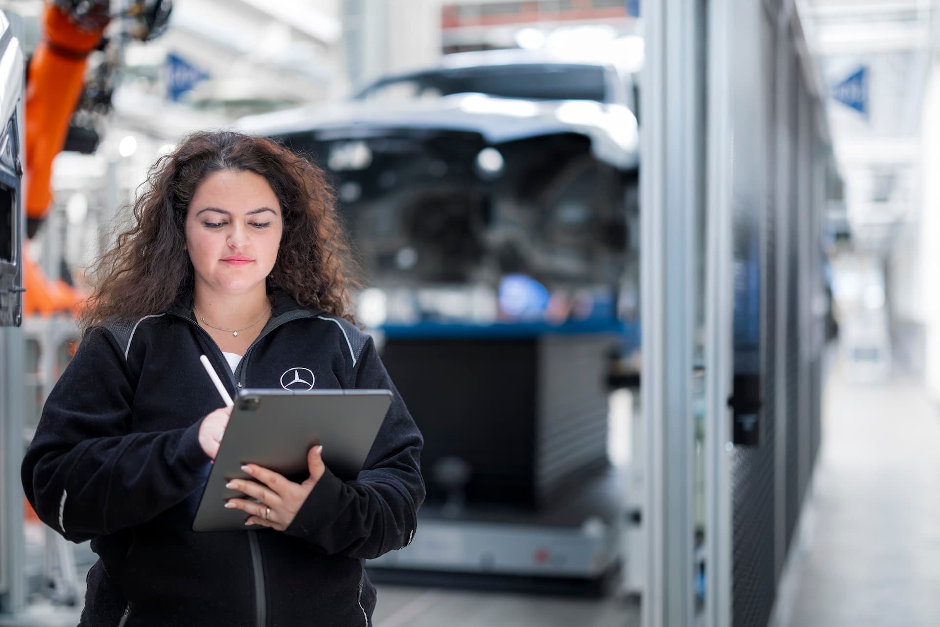 Cover Image for Mercedes-Benz beschleunigt seine KI-Offensive