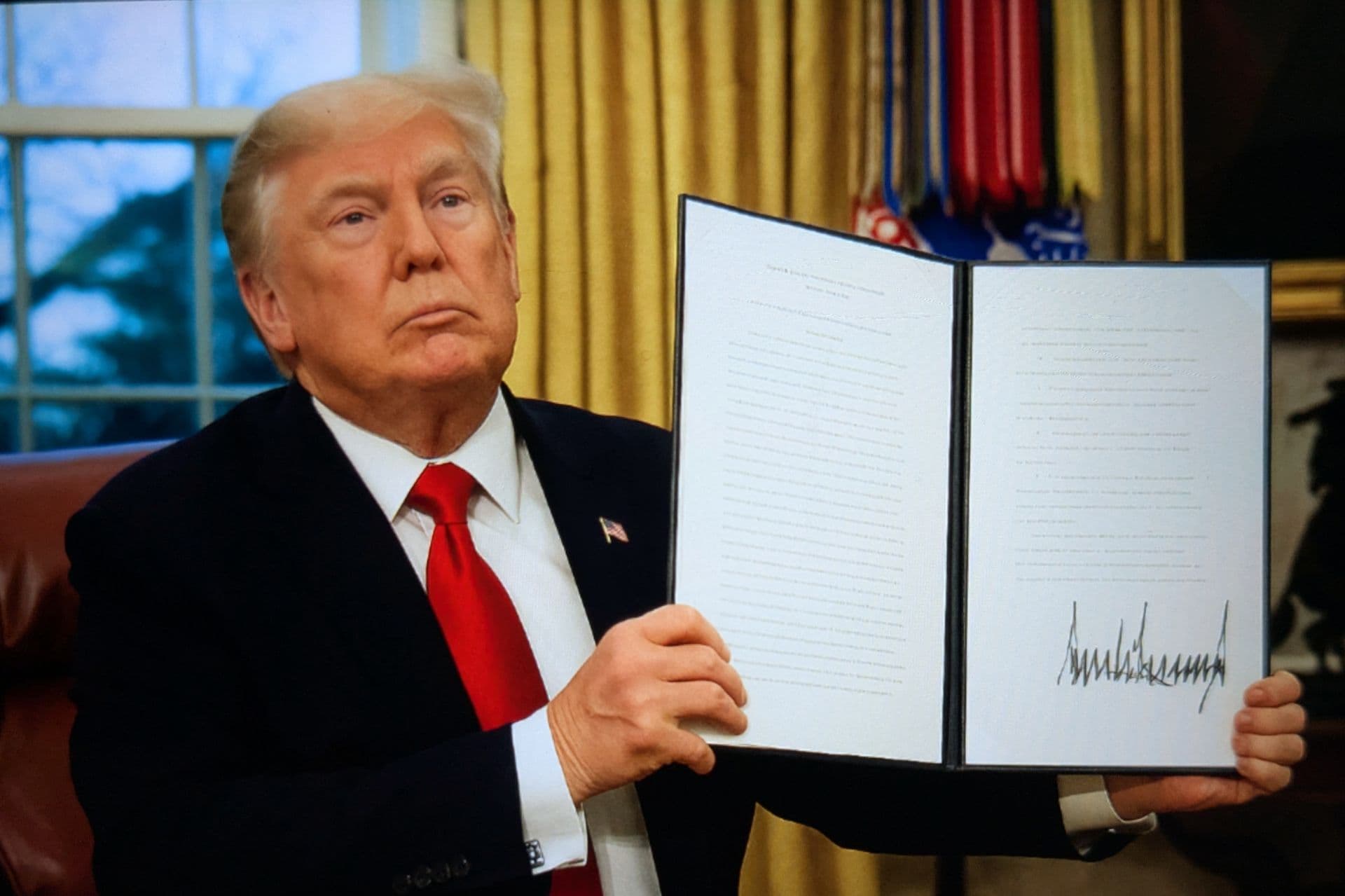 Cover Image for Trump streicht Elektroziele und setzt auf Verbrenner