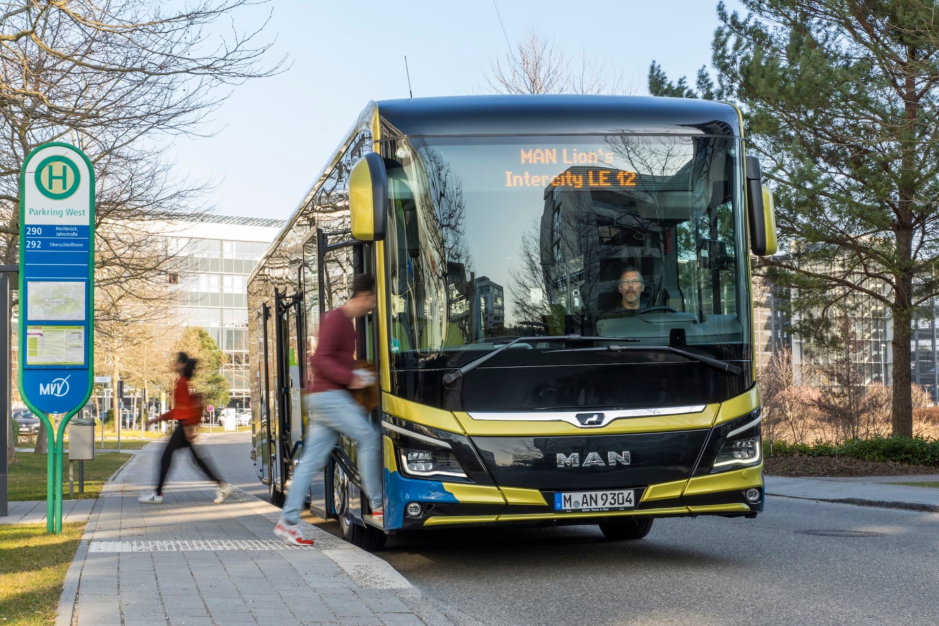 DB bestellt mehr als 3000 Busse, die meisten elektrifiziert