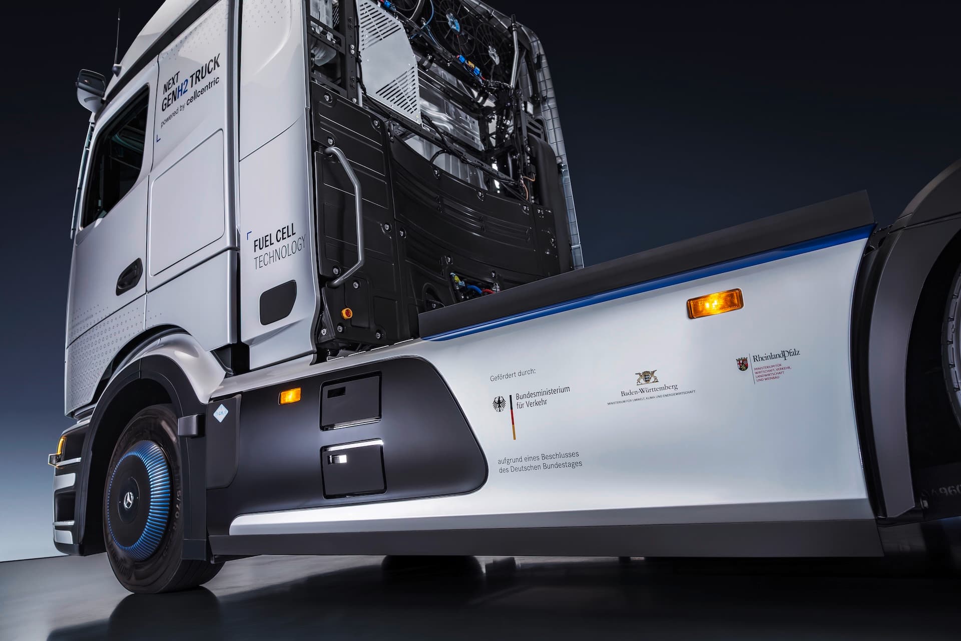 Daimler Truck und Partner wollen Wasserstoff-Lkw gemeinsam voranbringen