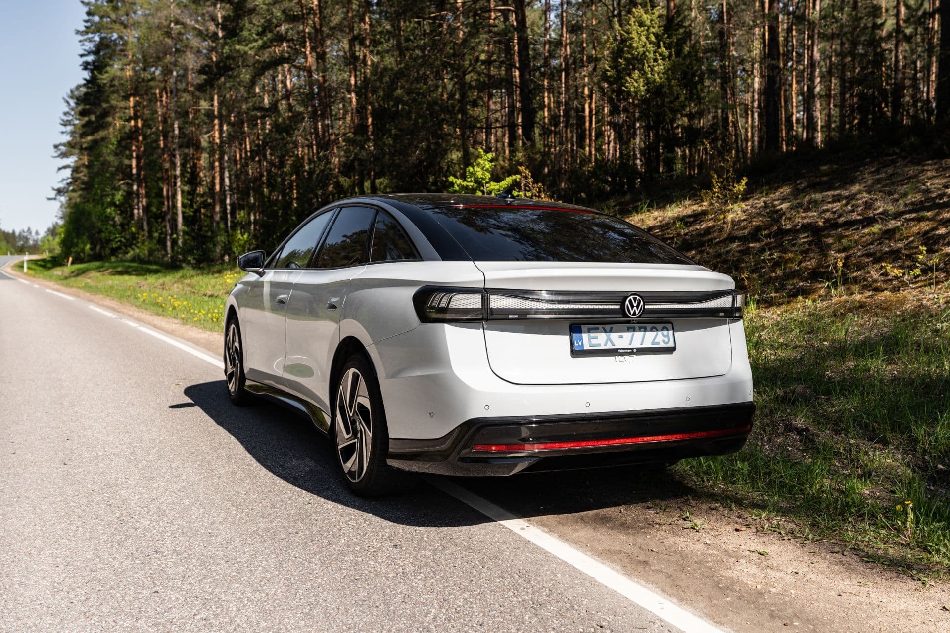 Mehr Elektroautos wegen CO₂-Druck: Europas Hersteller legen zu