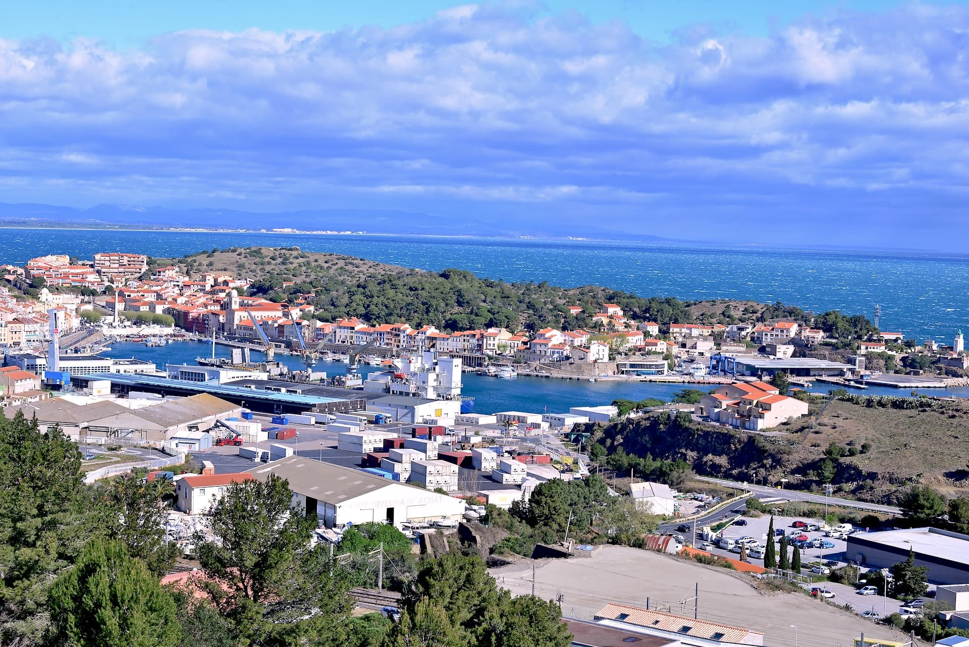 Schwere E-Lkw verkehren künftig zwischen Südmarokko und Frankreich
