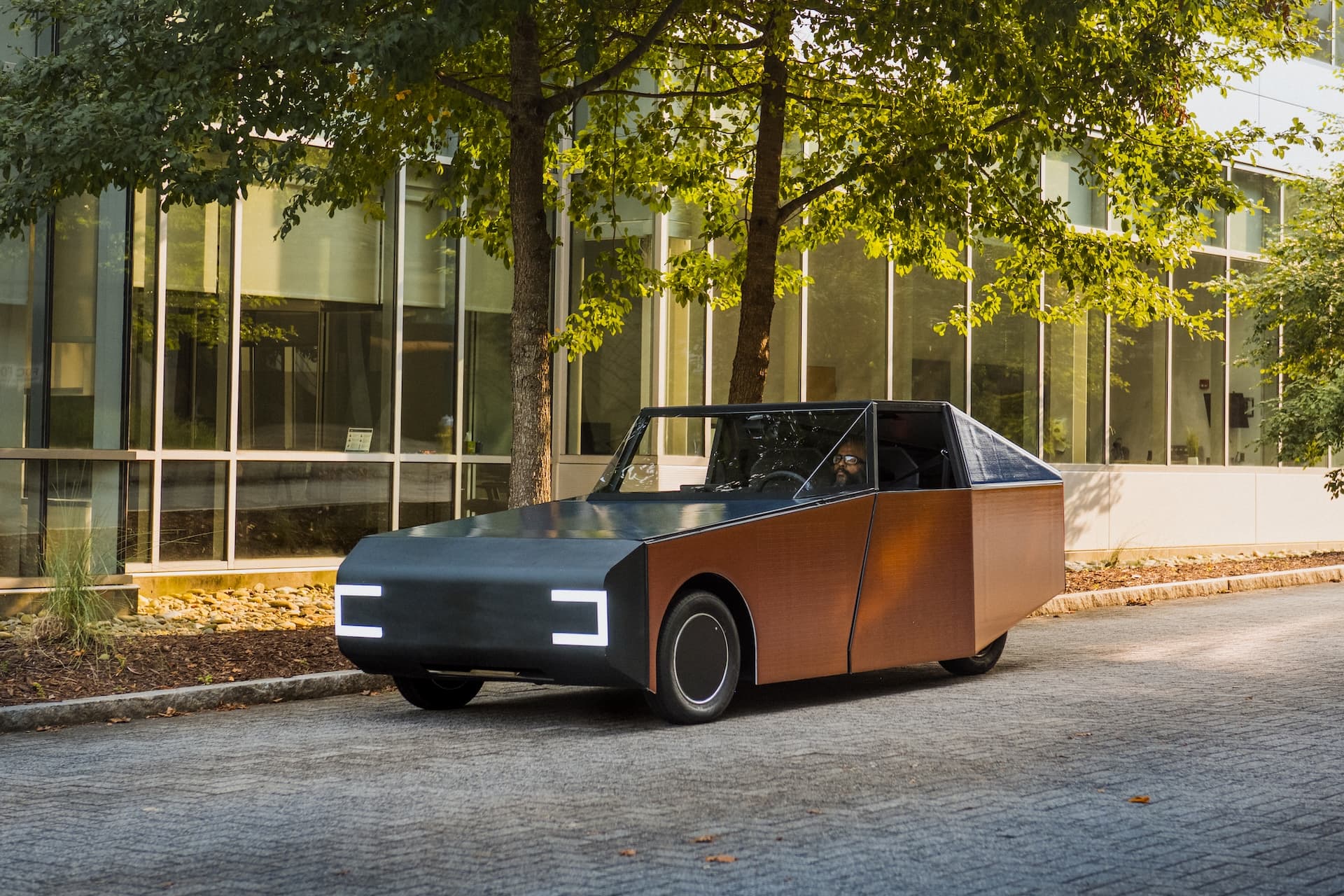 Dieses E-Auto erzeugt mehr Strom, als es zum Fahren braucht