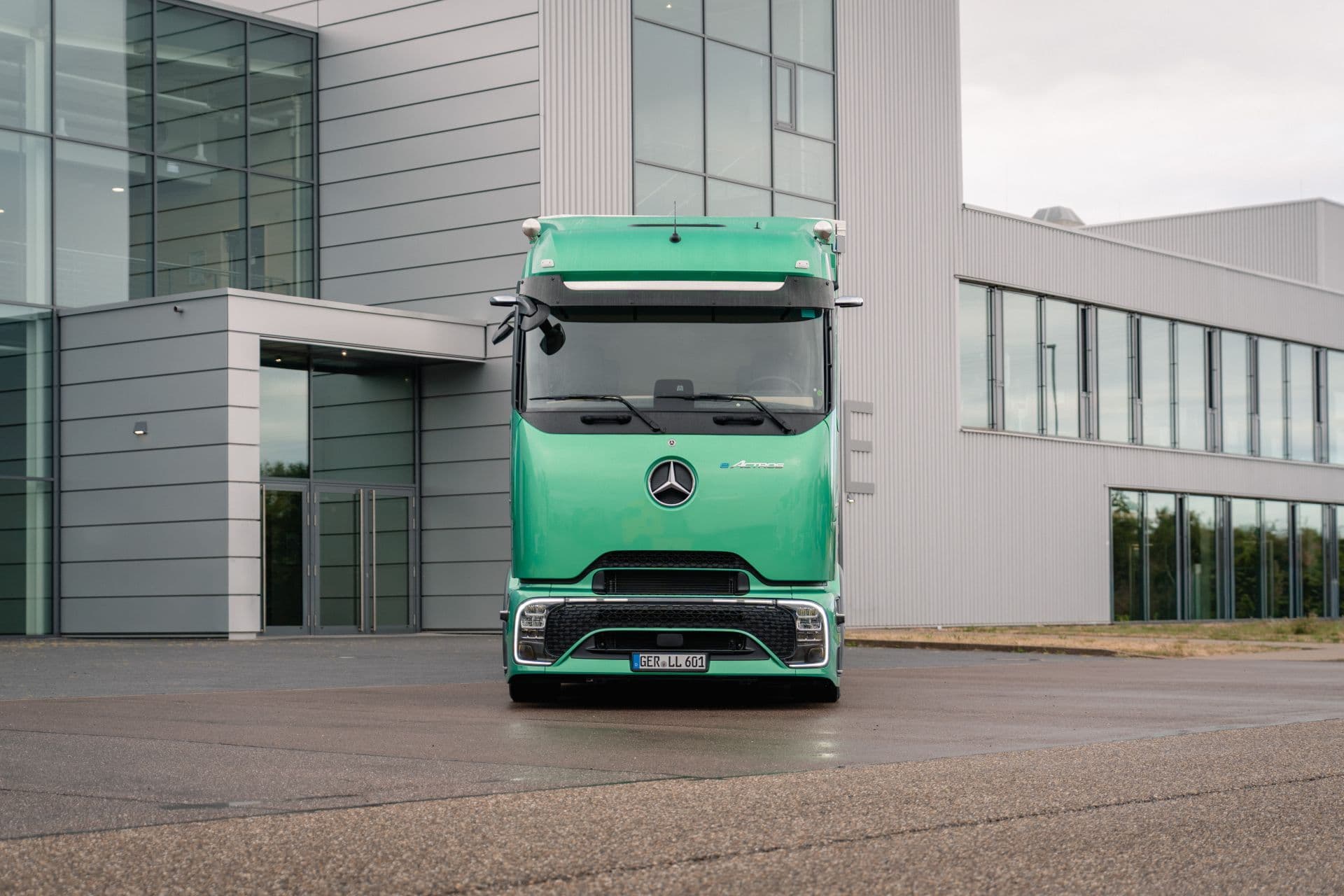 Kommentar: Netzabhängig ist der Energieträger, nicht der Lkw