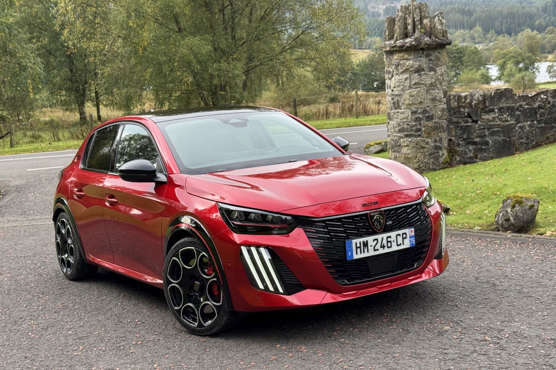 Peugeot E-208 GTi: Elektro-Kurvenräuber mit stolzem Preis