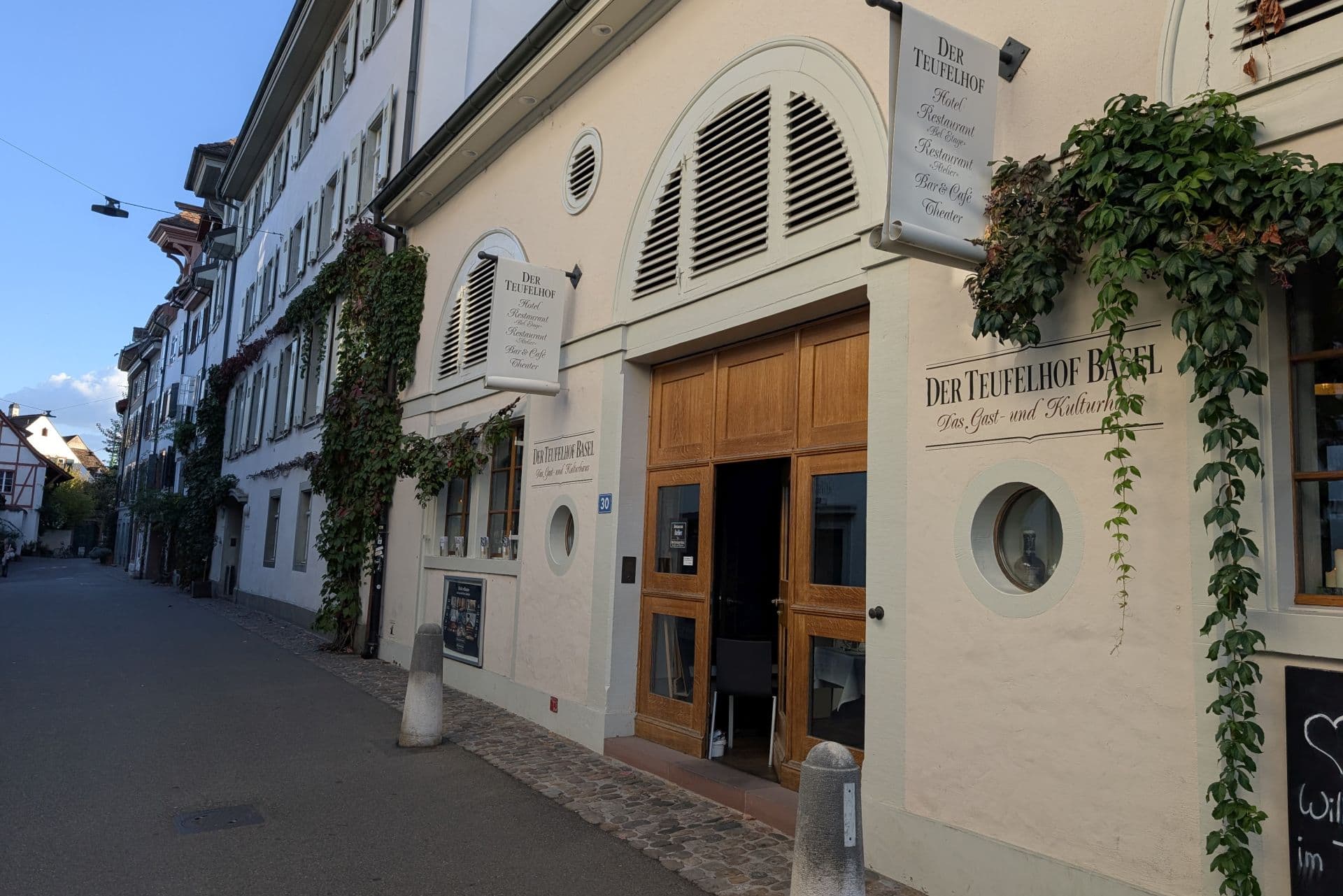 Teufelhof Basel: Nachhaltig übernachten im Kunsthotel
