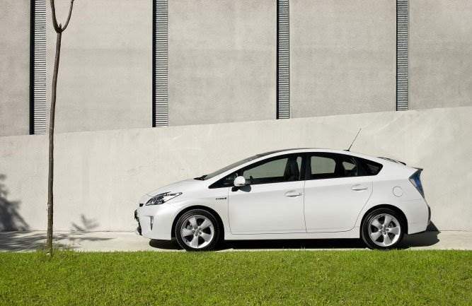 Toyota-Prius-weiss