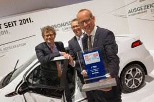 Opel-Ampera-Ecar-Award-2013