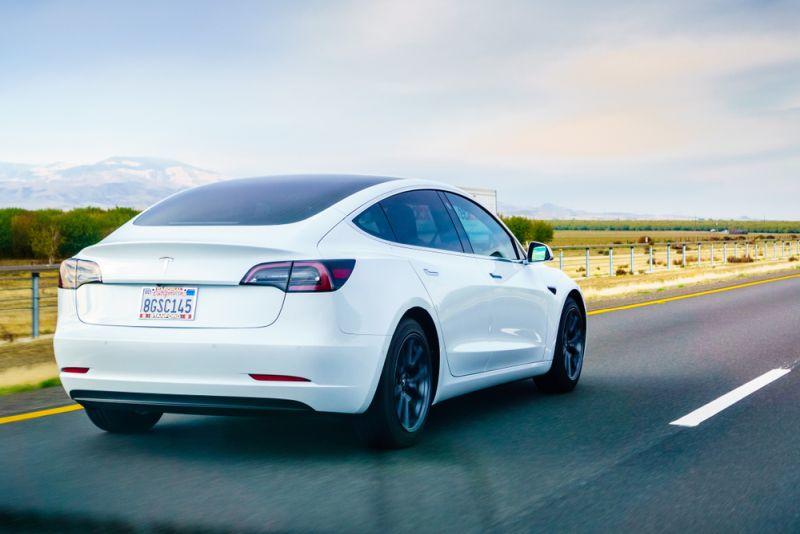 Tesla schließt Lieferabkommen für Lithium