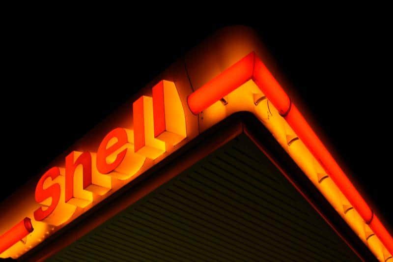 Shell Logo in der Nacht