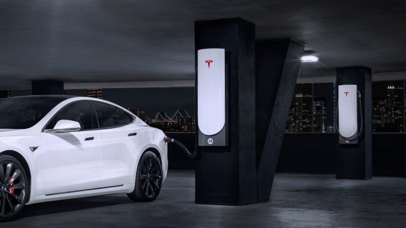 Tesla Model S an Ladestation