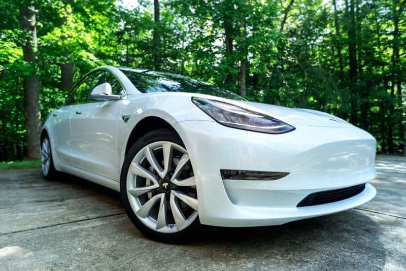 Tesla in puncto verbauter Batterie-Kapazität führend