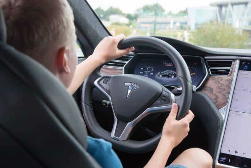Kinder sollen demnächst Tesla fahren