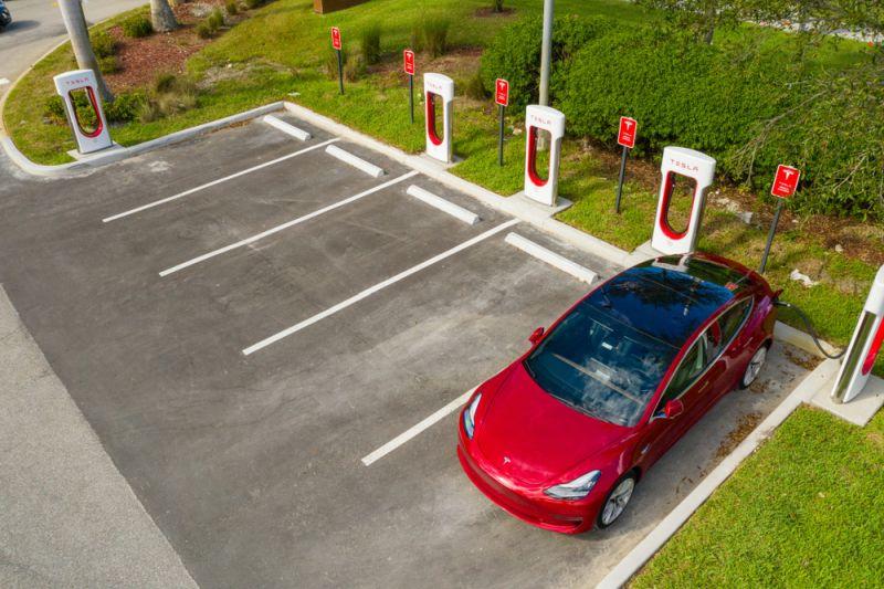 Tesla erhöht Ladeleistung an europäischen Supercharger