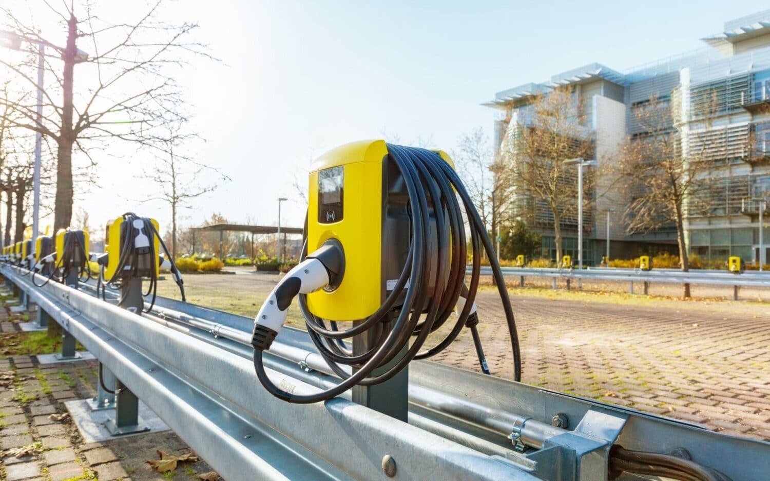 „Electric City“ von Opel: Innerhalb eines Jahres 350 Ladepunkte installiert