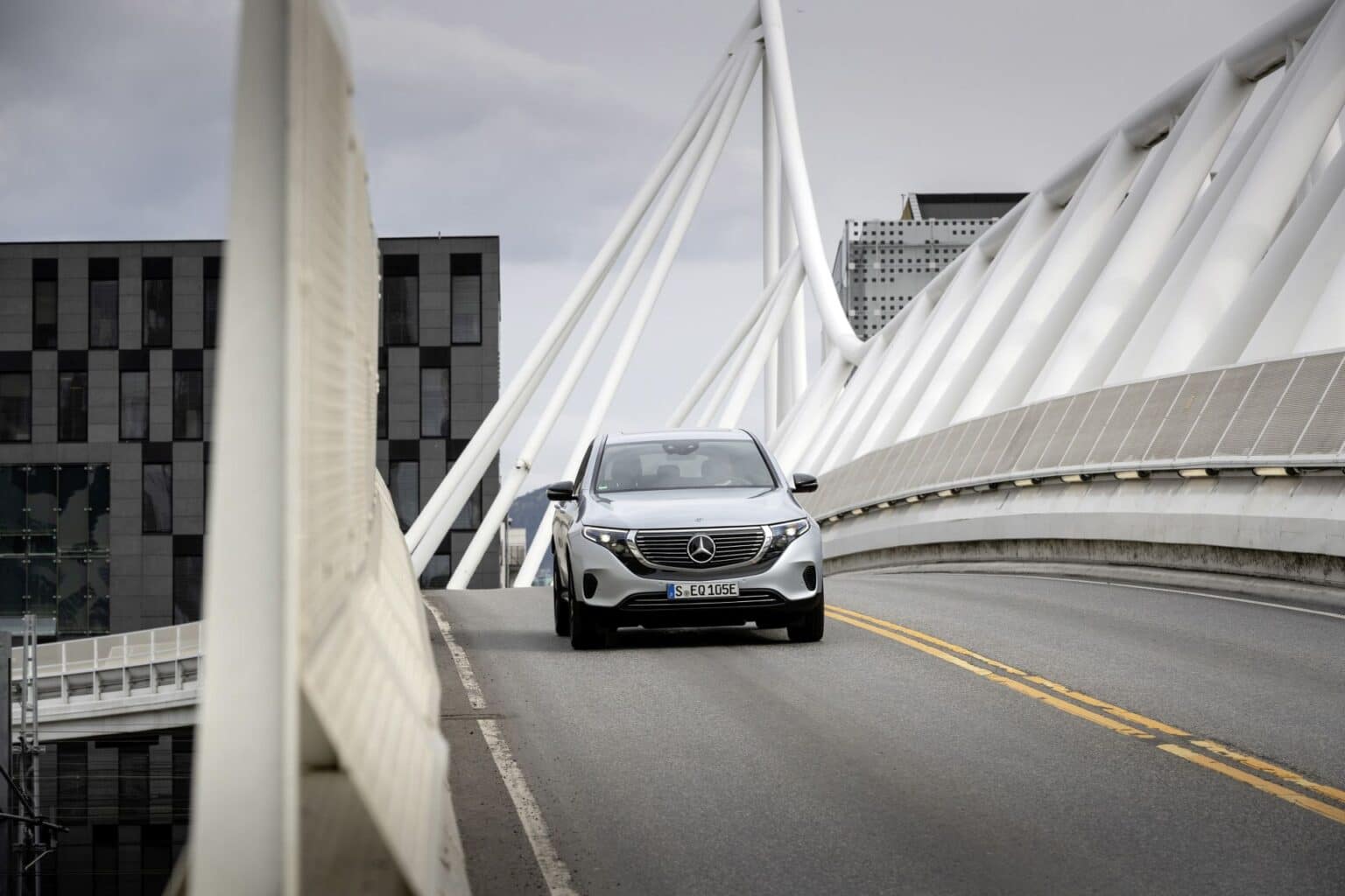 Mercedes dementiert Halbierung der EQC-Produktionsziele wegen Batteriemangels