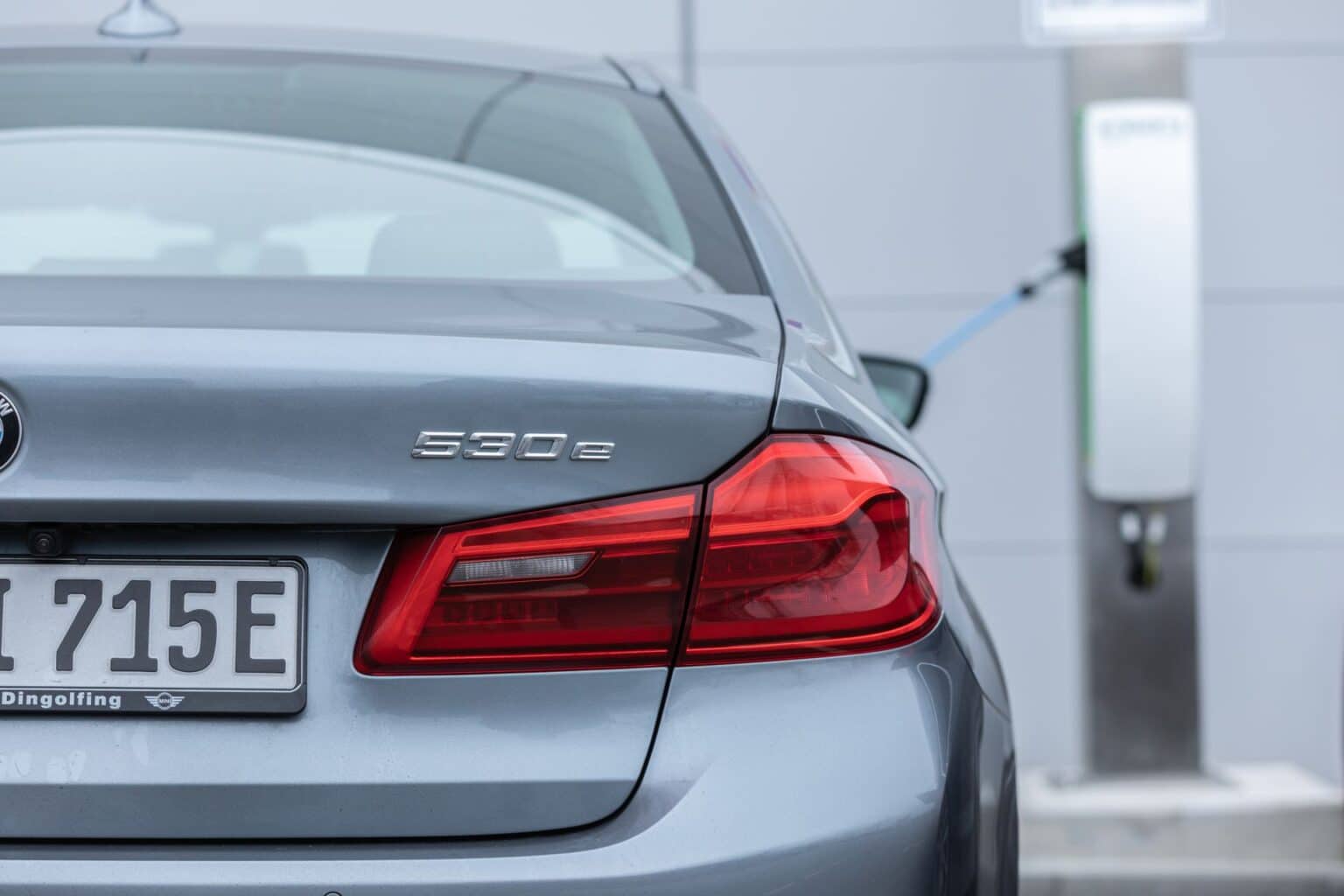 BMW: Eines der größten betrieblichen Ladenetzwerke nimmt Form an