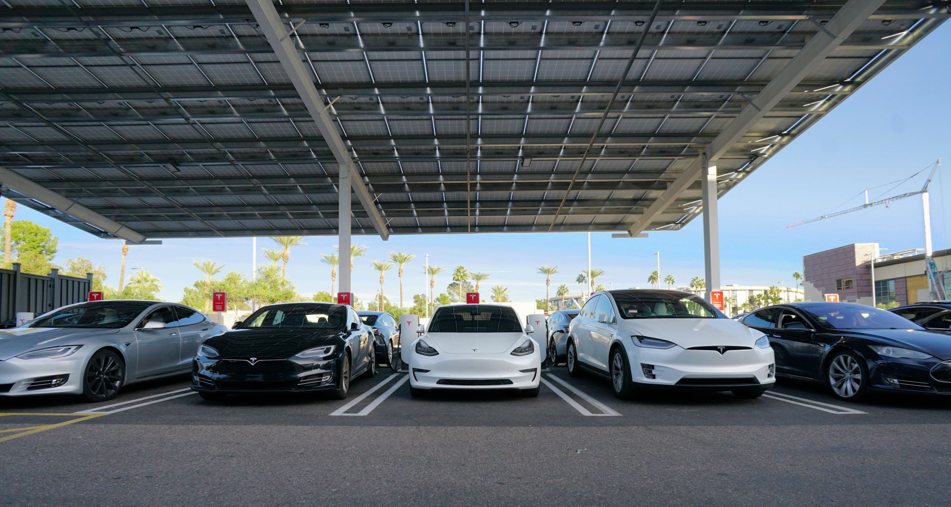 Teslas geheimes Roadrunner-Projekt: Batterien zu unter 100 Dollar pro kWh