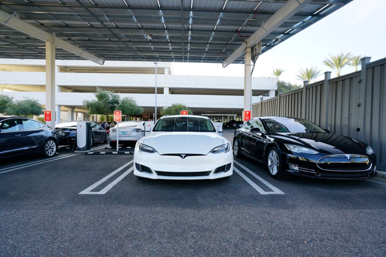 Tesla baut Pilotproduktionslinie für Batteriezellen in Fremont auf