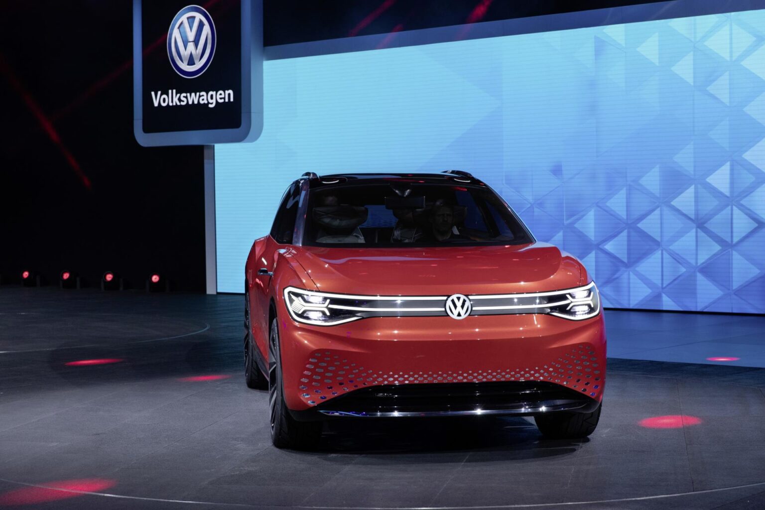 VW beginnt mit der Vorproduktion des 7-Sitzer E-SUV ID. Roomzz in China