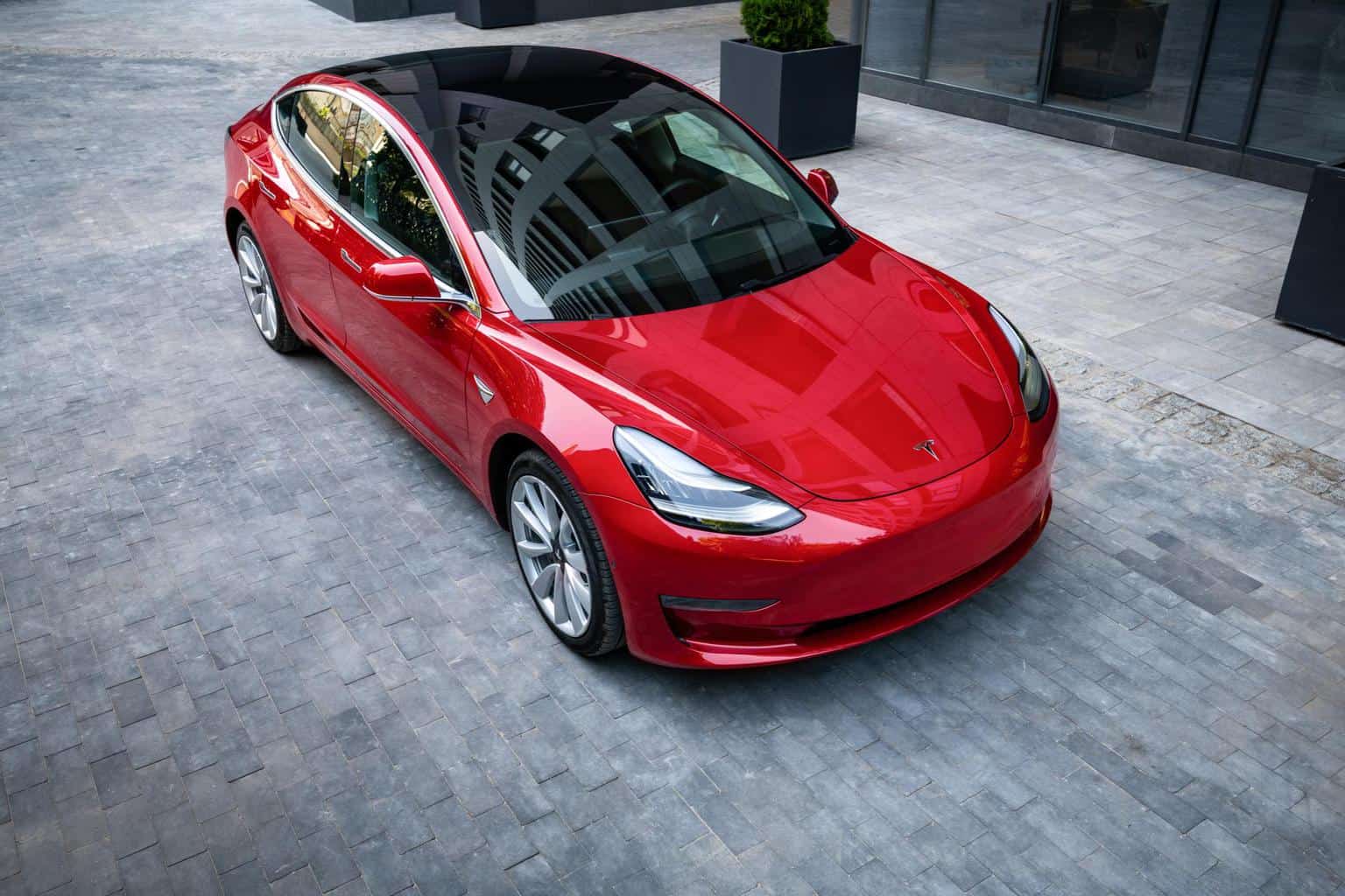 Tesla Model 3: Setzt Tesla auf LMFP-Zellen von CATL? - AUTO BILD