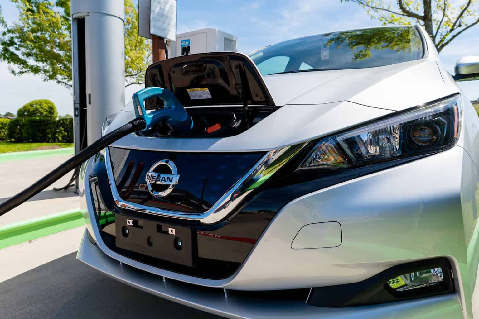 Nissan erprobt Zukunft des bezahlten Parkens - Parkgebühr wird mit Strom beglichen