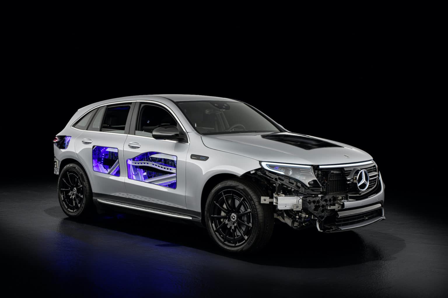 Mercedes-Benz-EQC-Schnittmodell-Teaser