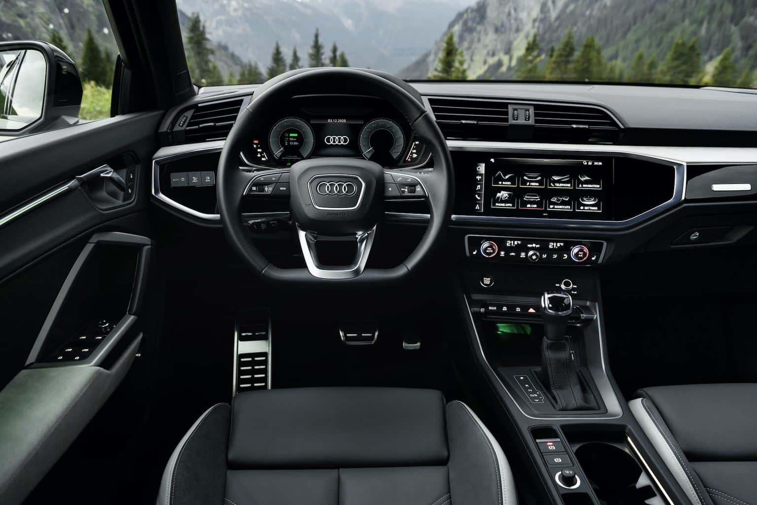 Audi-Q3-Plug-in-Hybrid-Cockpit