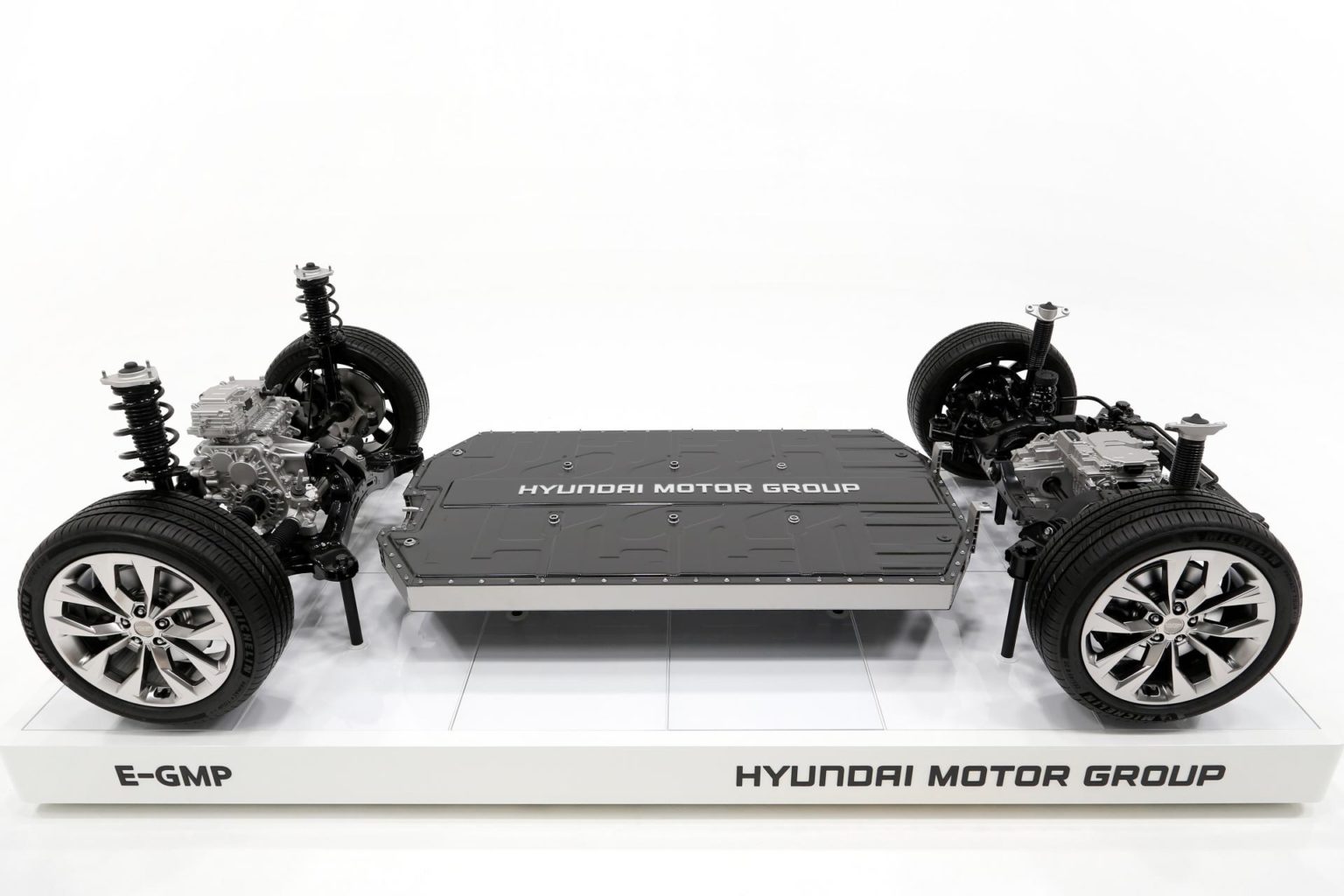 Hyundai Elektro-Plattform E-GMP: >500 km Reichweite; Laden unter 18 Minuten