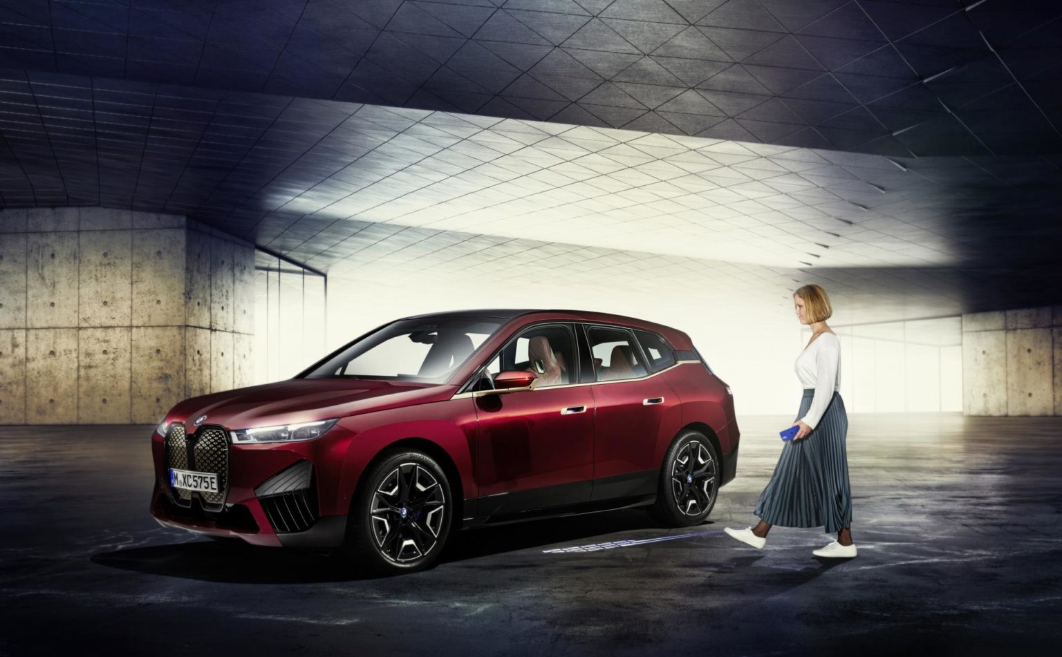 BMW geht auf Tesla-Jagd; will E-Auto-Absatz in 2021 verdoppeln