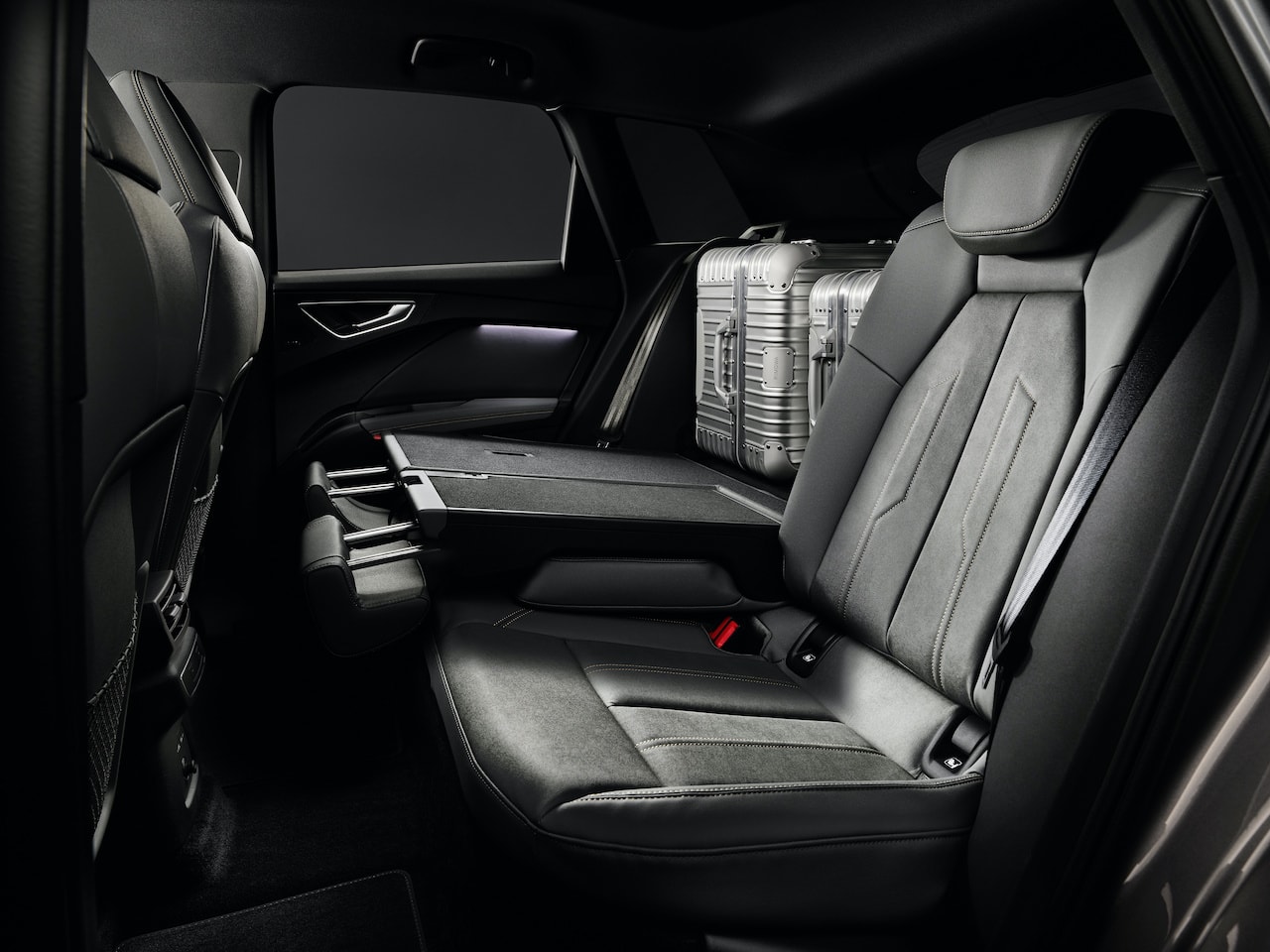 Audi-Elektroauto-Q4-e-tron-Innenraum-Cockpit-Kofferraum