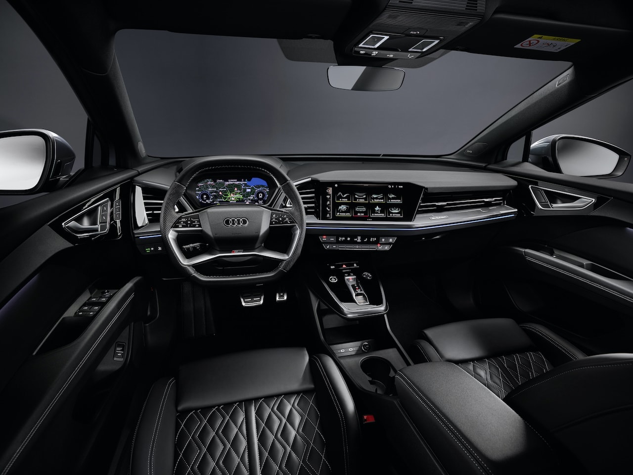 Audi-Elektroauto-Q4-e-tron-Innenraum-Cockpit-Vorne
