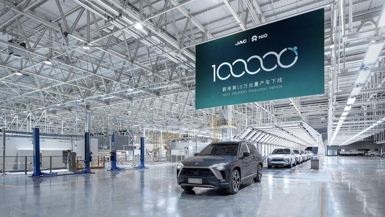 NIO feiert 100.000 gefertigte E-Autos & erste ET7-Rohkarosserie