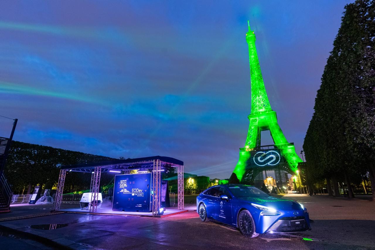 Wasserstoff-Generator: Toyota taucht Eiffelturm in Grün