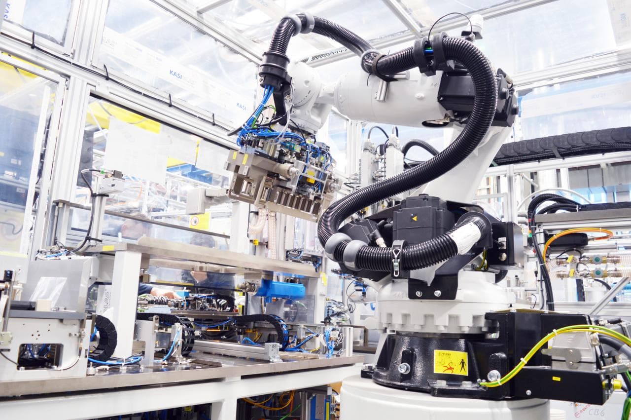 Bosch liefert komplette Technik für den Akku-Bau