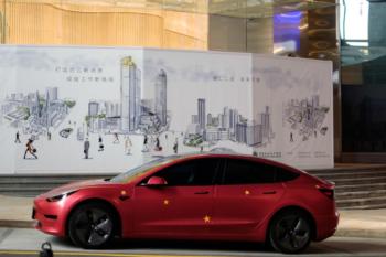 Tesla investiert ~200 Mio. USD in Giga Shanghai und stellt 4.000 Mitarbeiter ein